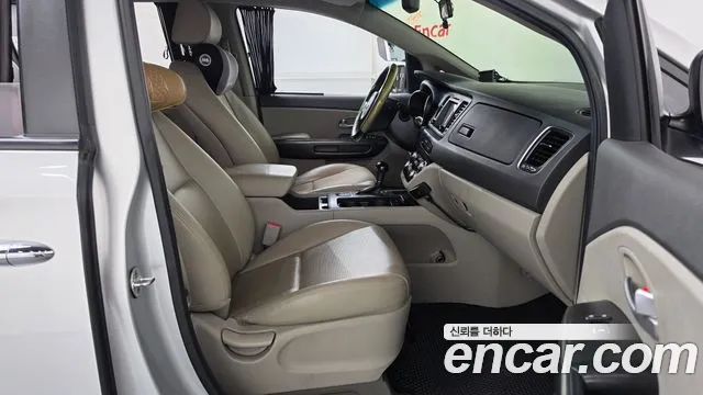 Kia Carnival — фото 11