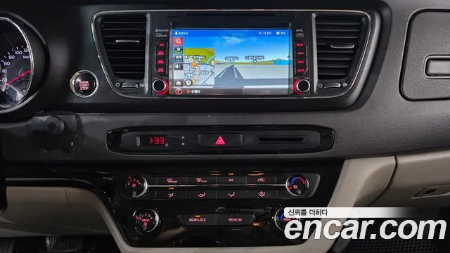 Kia Carnival — фото 14