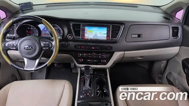 Kia Carnival — фото 7