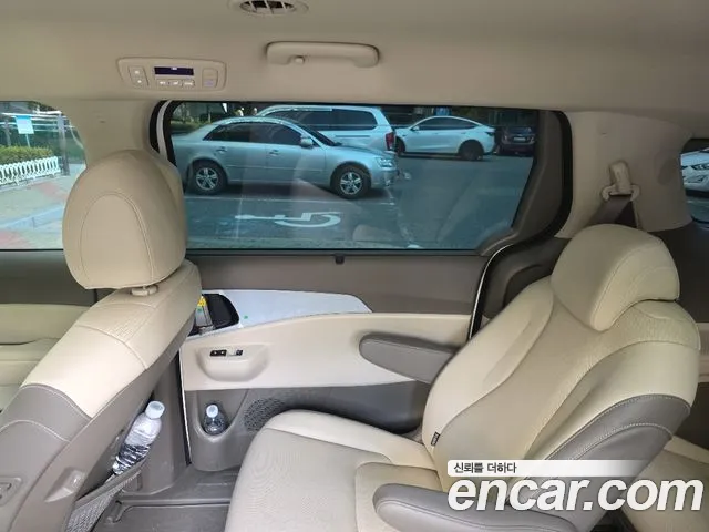 Kia Carnival — фото 11