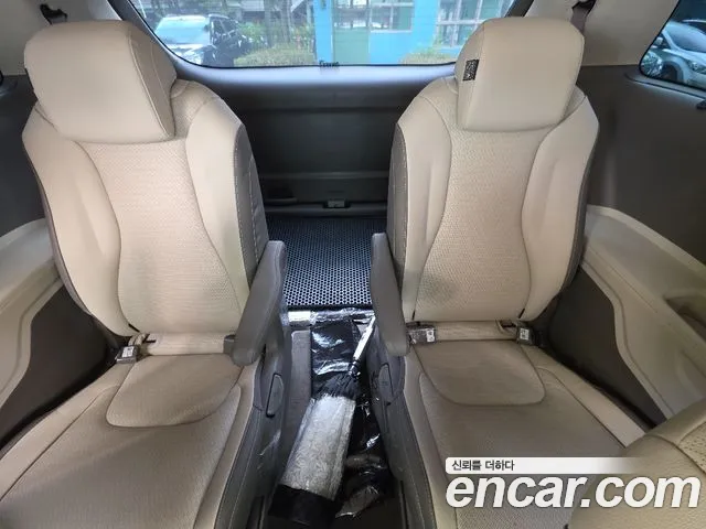 Kia Carnival — фото 14