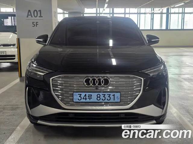 Audi Q4 e-tron — фото 2