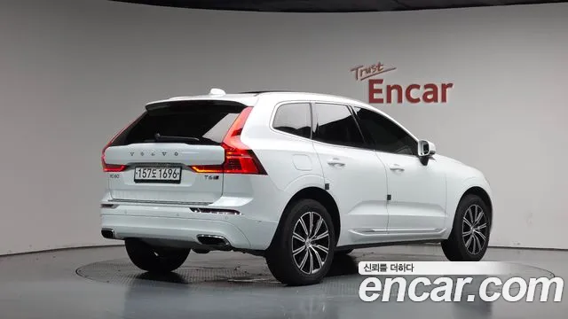 Volvo XC60 — фото 1