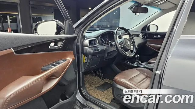 Kia Sorento — фото 10