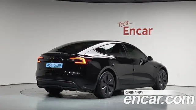 Tesla Model 3 — фото 1