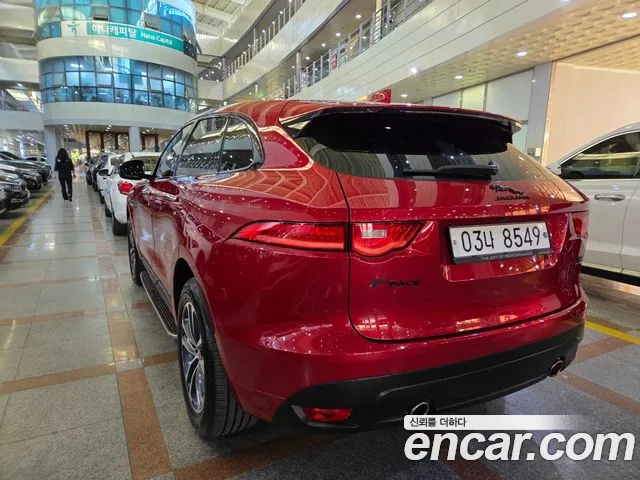 Jaguar F-PACE — фото 15