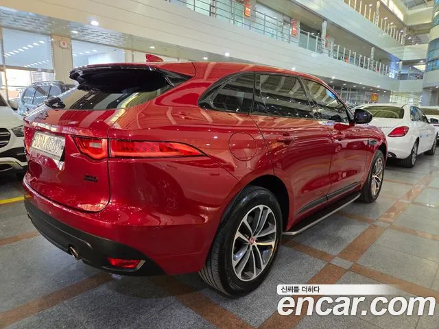 Jaguar F-PACE — фото 16