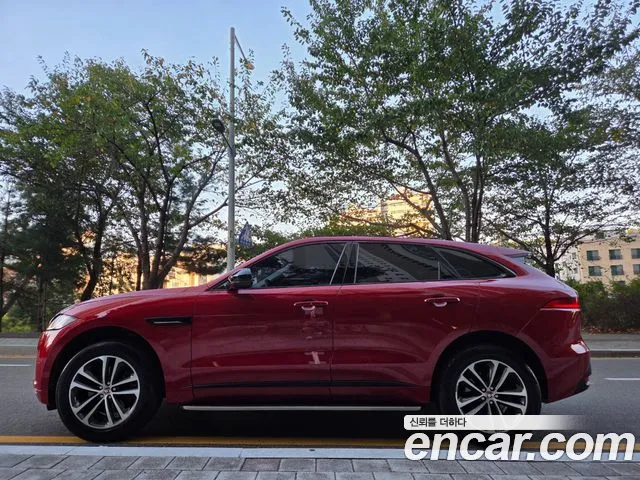 Jaguar F-PACE — фото 18