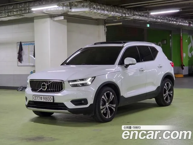 Volvo XC40 — фото 1