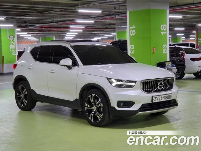 Volvo XC40 — фото 3