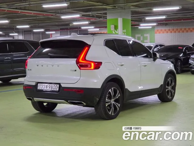 Volvo XC40 — фото 4