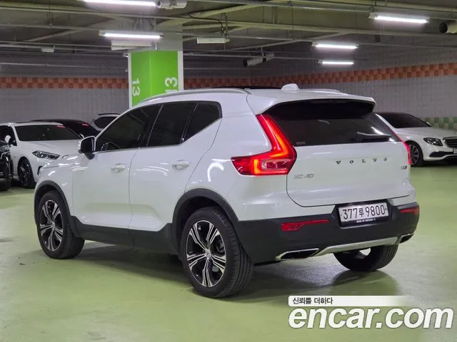 Volvo XC40 — фото 6