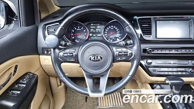 Kia Carnival — фото 13