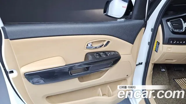 Kia Carnival — фото 24