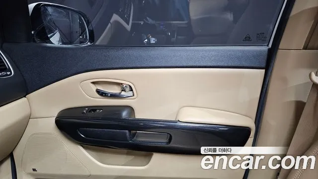 Kia Carnival — фото 25