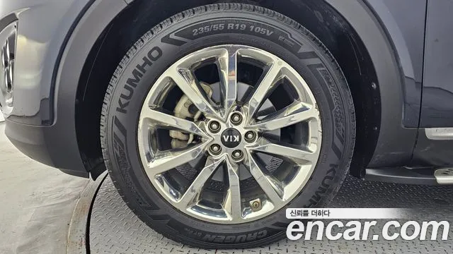 Kia Sorento — фото 5