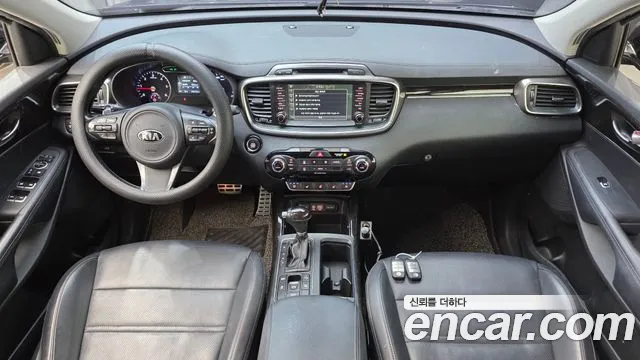 Kia Sorento — фото 7