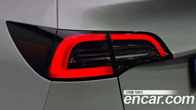 Tesla Model Y — фото 23