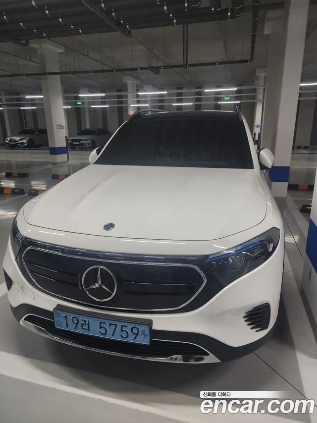 Mercedes-Benz EQB — фото 1