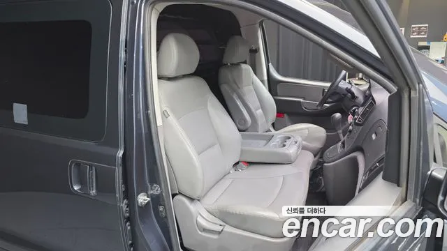 Hyundai Starex — фото 12