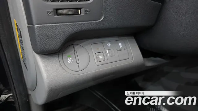 Hyundai Starex — фото 14