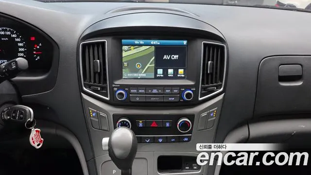 Hyundai Starex — фото 19