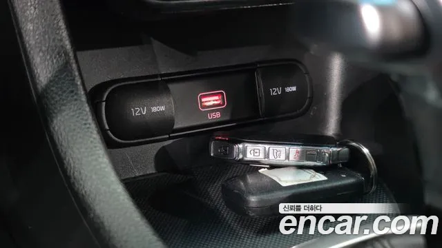 Kia Sportage — фото 12