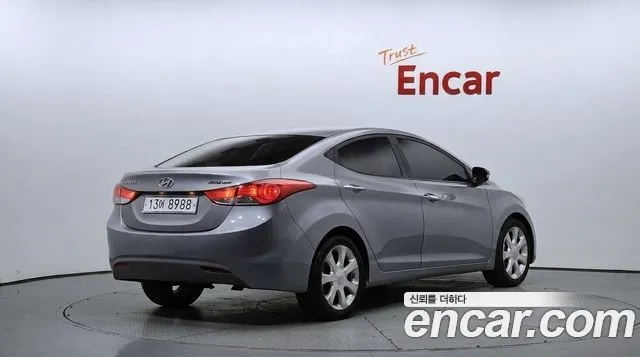 Hyundai Avante — фото 1
