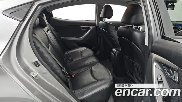 Hyundai Avante — фото 11