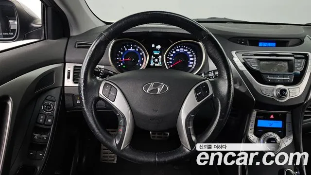 Hyundai Avante — фото 12
