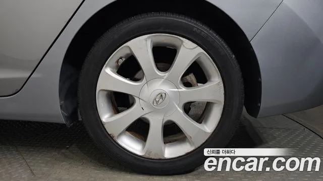 Hyundai Avante — фото 21