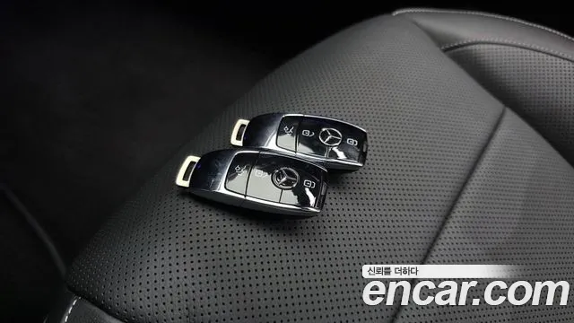 Mercedes-Benz E-Class — фото 15