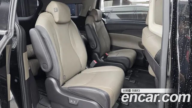 Kia Carnival — фото 11