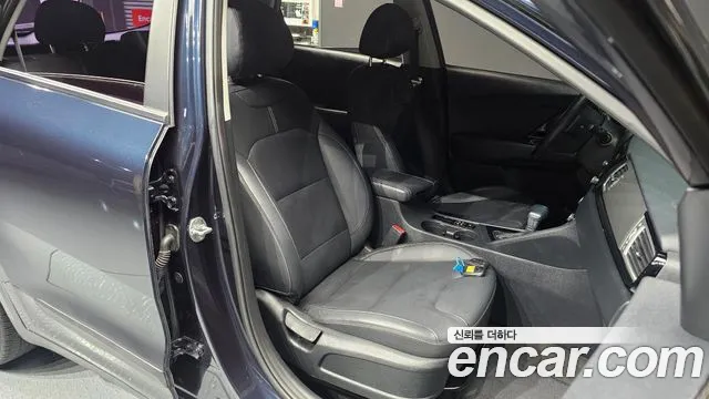Kia Niro — фото 11