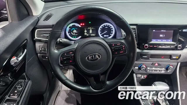 Kia Niro — фото 12