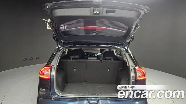 Kia Niro — фото 19