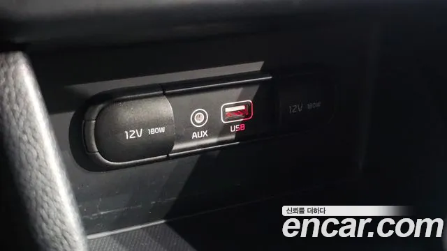 Kia Niro — фото 31