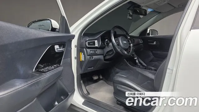 Kia Niro — фото 11