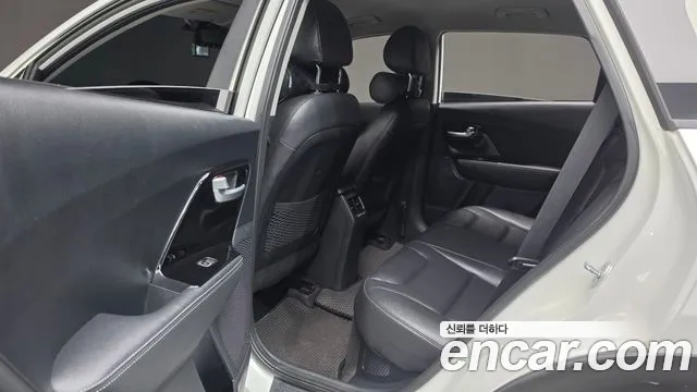 Kia Niro — фото 18