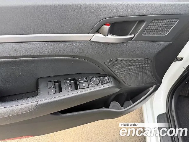 Hyundai Avante — фото 12