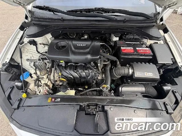 Hyundai Avante — фото 18