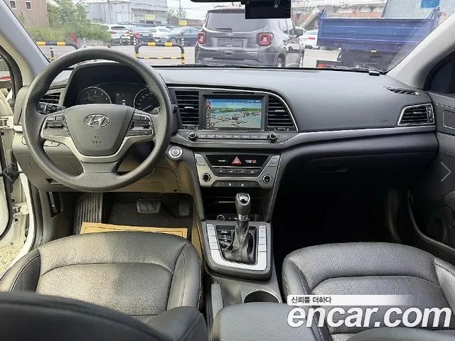 Hyundai Avante — фото 5