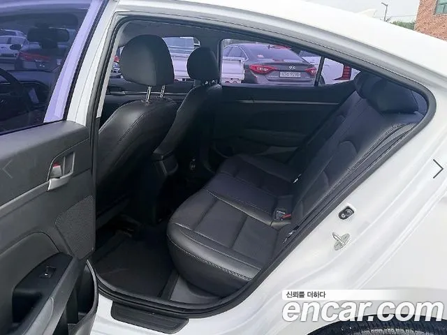 Hyundai Avante — фото 7