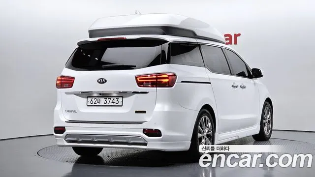 Kia Carnival — фото 1