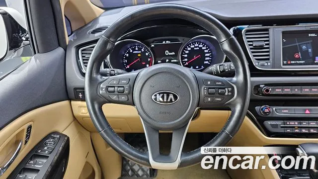 Kia Carnival — фото 12