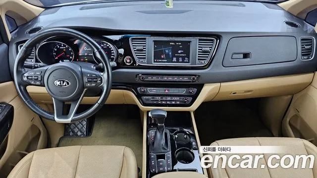Kia Carnival — фото 6