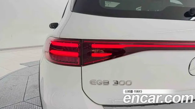Mercedes-Benz EQB — фото 12