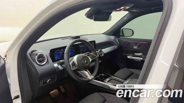 Mercedes-Benz EQB — фото 14