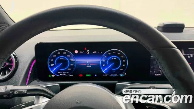 Mercedes-Benz EQB — фото 15