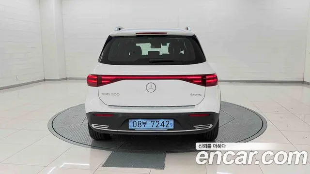 Mercedes-Benz EQB — фото 5